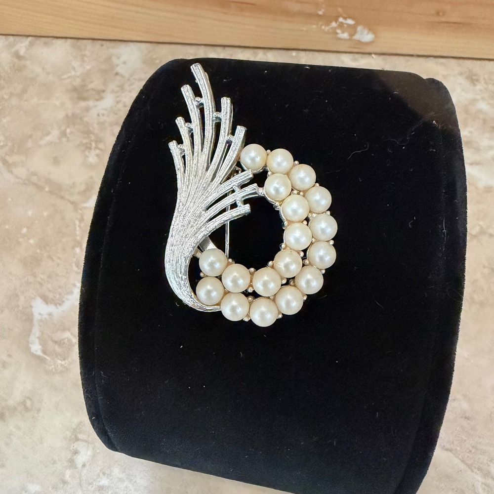 Faux Pearl Spray Brooch Womens Silver Tone Vintage Style Mid Century Pin